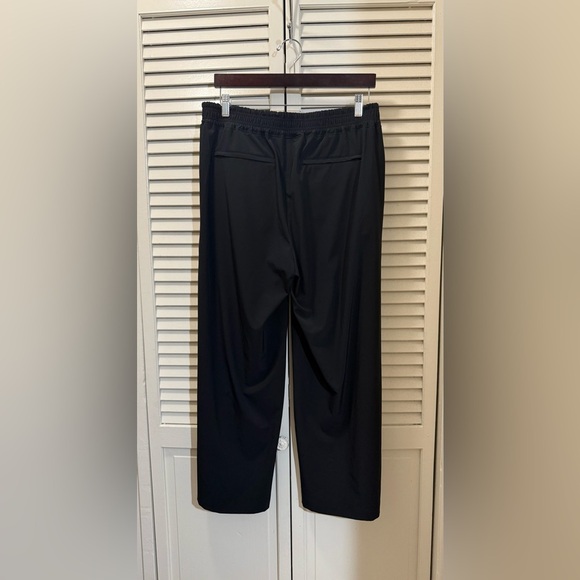 Athleta Black Brooklyn Wide-leg Crop Pants
Style: 531157-00 - Picture 4 of 10